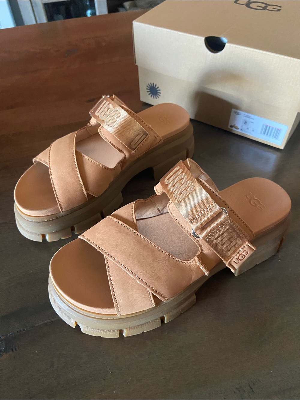 Like New UGG Women’s Tan Platform Slide Sandals Size 8
